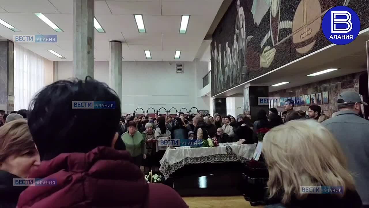 В эти минуты в СОГАТ проходит церемония прощания с народным артистом Северной Осетии Дзамболатом Царгасовым