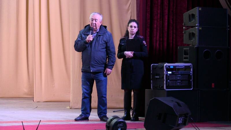 В Северной Осетии сотрудники Госавтоинспекции Моздокского района совместно с Общественным советом при ОМВД России по Моздокскому району провели встречу со студентами средне-специальных учреждений и призвали молодое поколение... В Северной Осетии сотрудники Госавтоинспекции Моздокского района совместно с Общественным советом при ОМВД России по Моздокскому району провели встречу со студентами средне-специальных учреждений и призвали молодое поколение...