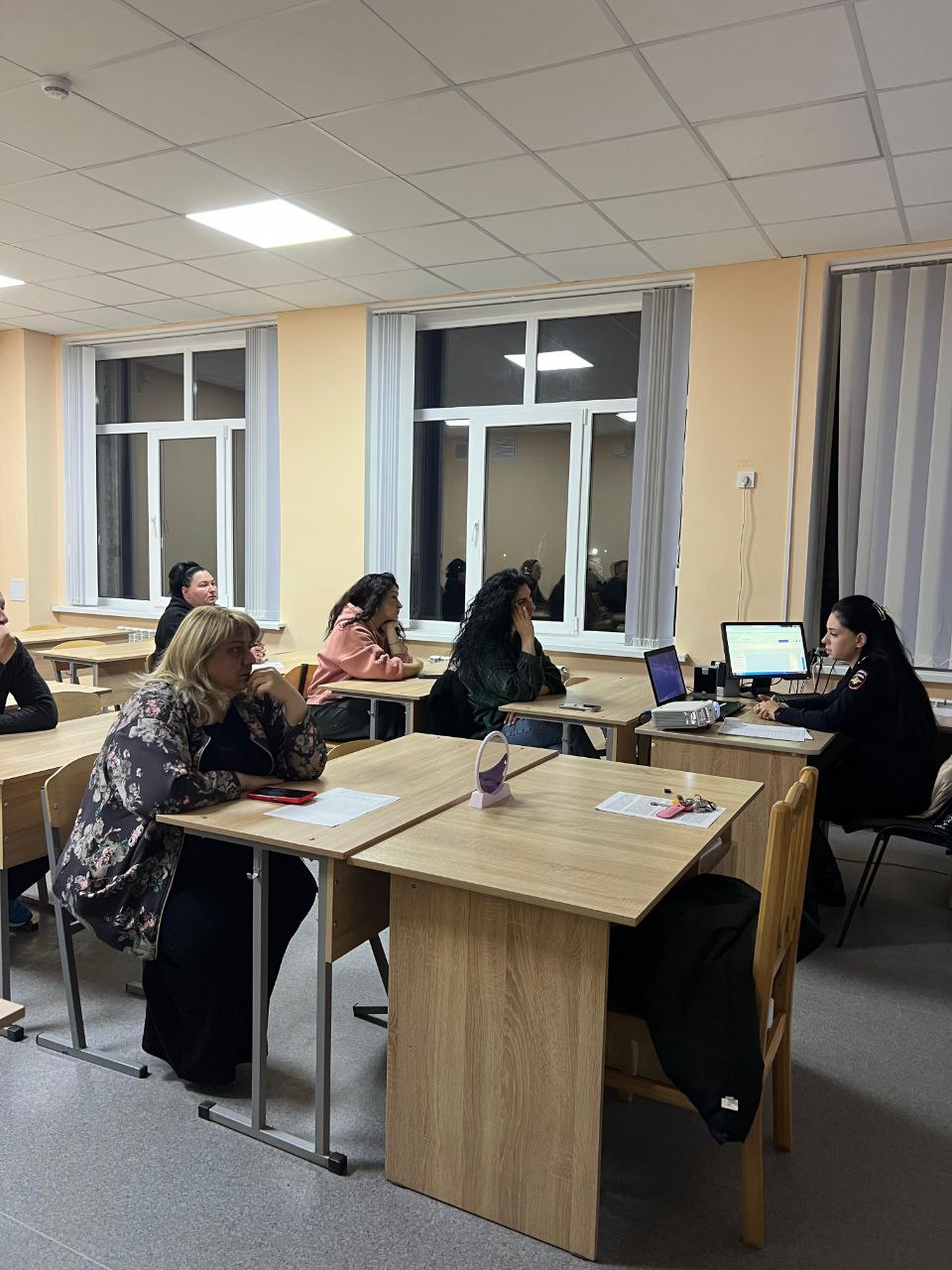 Сотрудники Госавтоинспекции Моздокского района приняли участие в общешкольном родительском собрании в МБОУ СОШ N2 и МБОУ СОШ N8