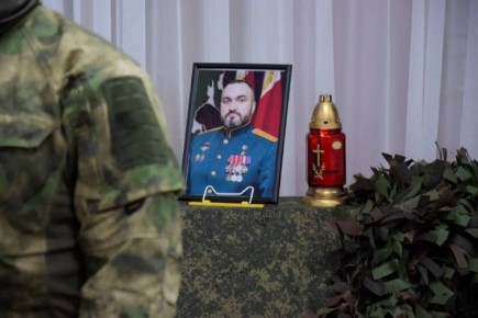 «Парту Героя» в честь майора Марата Тибилова открыли в ЛНР