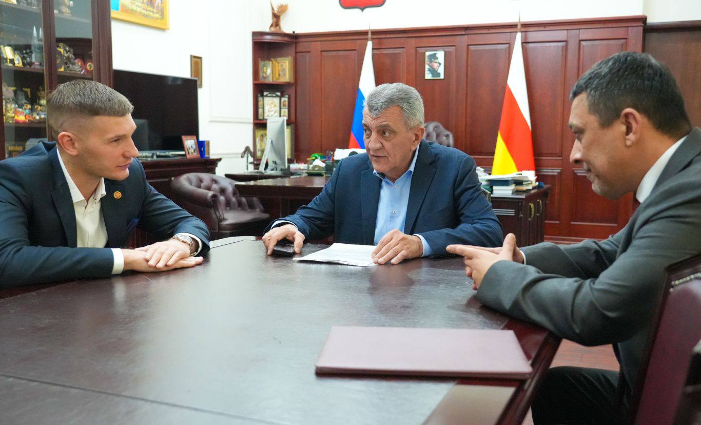 Глава РСО – Алания Сергей Меняйло встретился с руководителем Управления по Северо-Кавказскому федеральному округу автономной некоммерческой организации «Диалог-регионы» Артемом Павленко и сотрудниками Центра управления... Глава РСО – Алания Сергей Меняйло встретился с руководителем Управления по Северо-Кавказскому федеральному округу автономной некоммерческой организации «Диалог-регионы» Артемом Павленко и сотрудниками Центра управления...