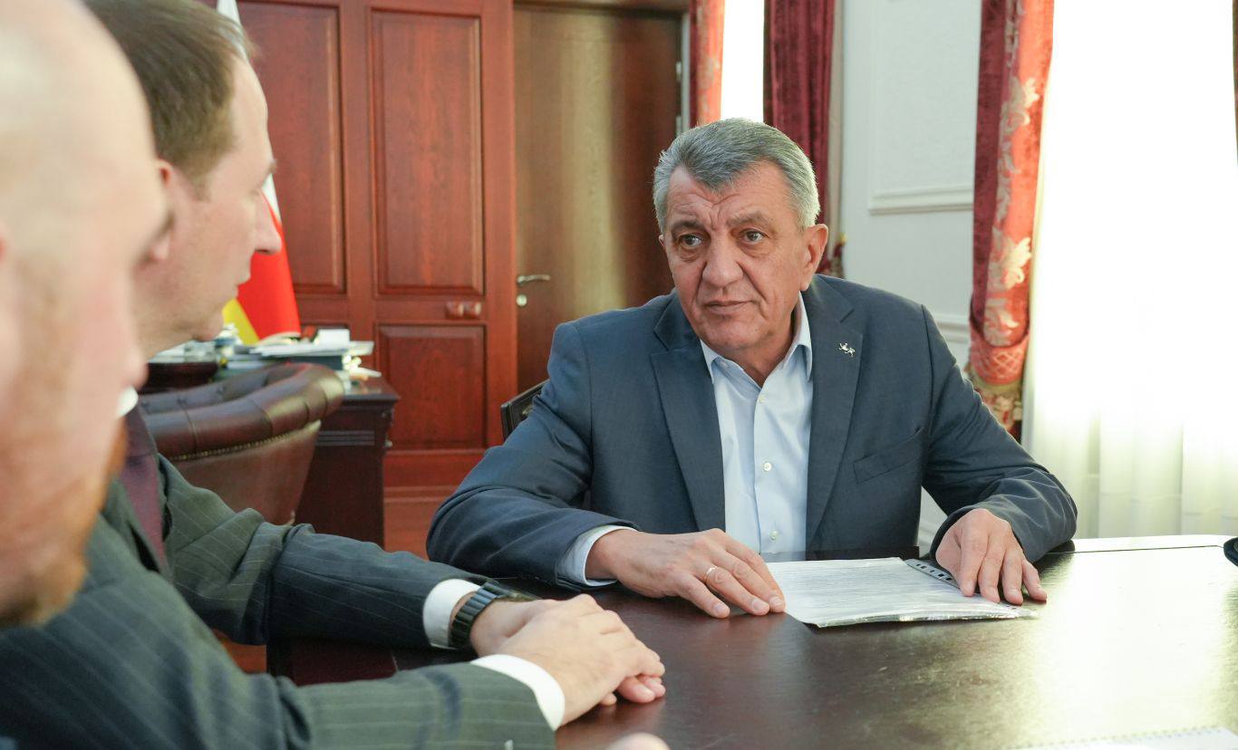 Глава РСО – Алания Сергей Меняйло провел рабочую встречу с директором Ставропольского регионального филиала АО «Россельхозбанк» Алексеем Сенокосовым и директором Северо-Осетинского центра развития бизнеса АО Глава РСО – Алания Сергей Меняйло провел рабочую встречу с директором Ставропольского регионального филиала АО «Россельхозбанк» Алексеем Сенокосовым и директором Северо-Осетинского центра развития бизнеса АО