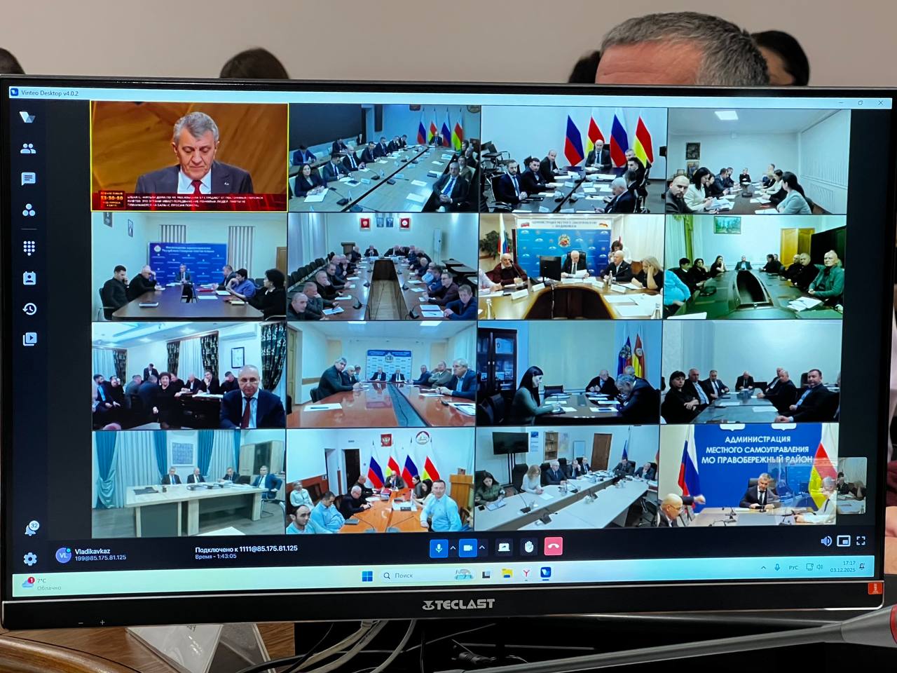 Глава Владикавказа Вячеслав Мильдзихов вместе с заместителями и руководителями структурных подразделений мэрии принимает участие в ежегодной традиционной «прямой линии» Главы РСО-Алания Сергея Меняйло. Глава Владикавказа Вячеслав Мильдзихов вместе с заместителями и руководителями структурных подразделений мэрии принимает участие в ежегодной традиционной «прямой линии» Главы РСО-Алания Сергея Меняйло.