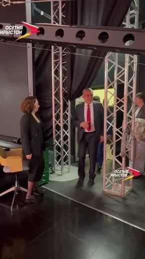 Сергей Меняйло прибыл в студию телеканала «Осетия-Ирыстон», где состоится Прямая линия главы республики