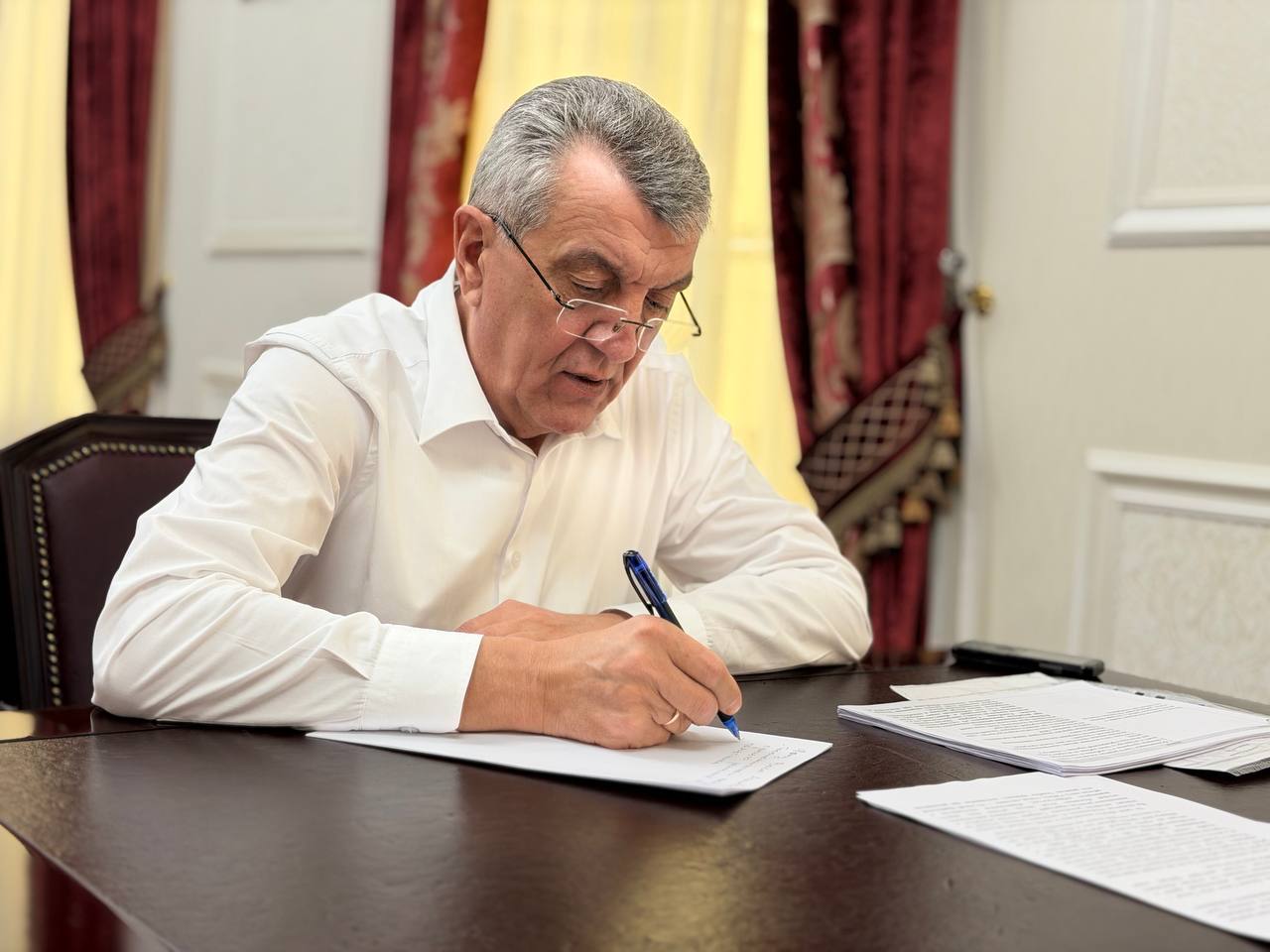 Сергей Меняйло озвучил какие обращения наиболее часто адресуют главе республики на прямую линию жители Северной Осетии