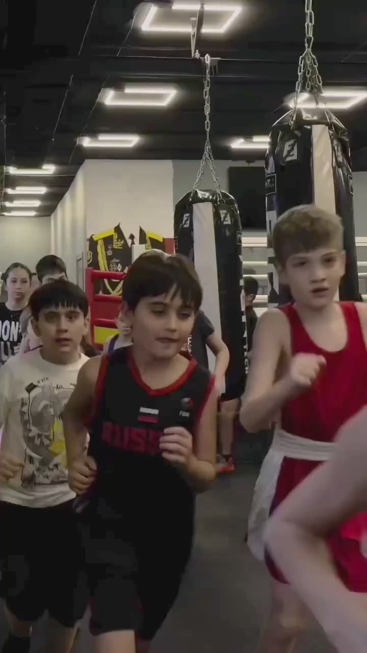 Юные боксёры поблагодарили Сергея Меняйло за полностью оснащённый и отремонтированный зал