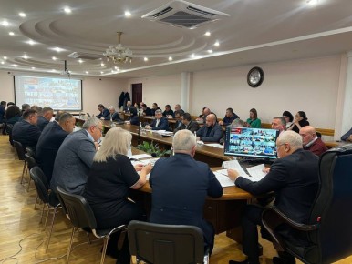 Во время прямой линии с Главой республики Сергеем Меняйло прозвучал вопрос о ходе благоустройства центра Владикавказа, территорий, прилегающих к рынкам, в том числе к Центральному