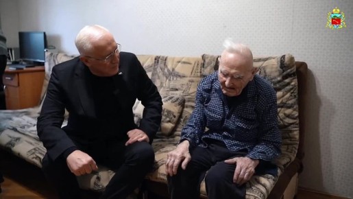 Вячеслав Мильдзихов поздравил со 102-летием ветерана Великой Отечественной войны Павла Кабулова