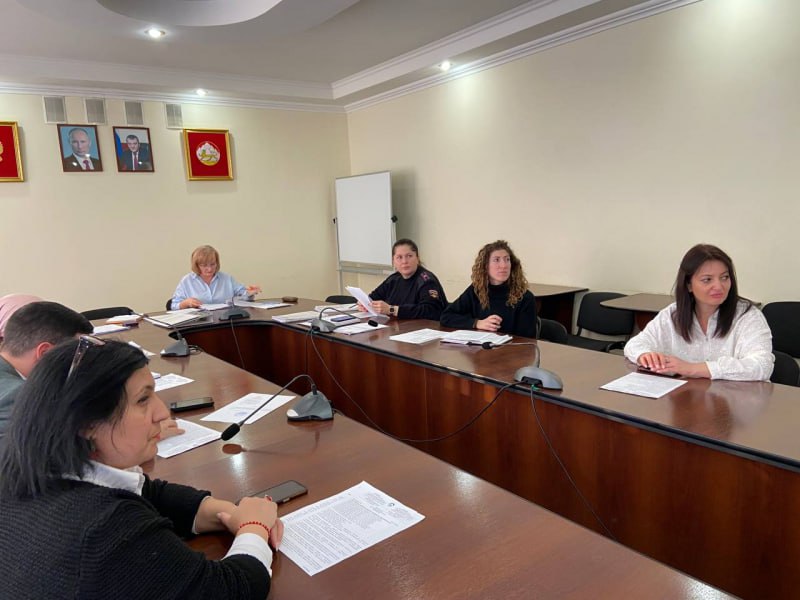 В Алагирском районе Северной Осетии состоялось заседание с участием представителей правоохранительных органов и общественности, посвященное профилактике подростковой преступности