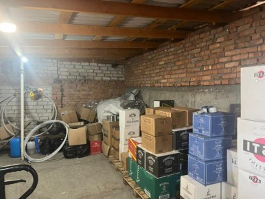 Подпольное производство алкогольной продукции организовали две семейные пары в Беслане