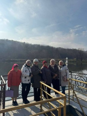 В рамках реализации федерального проекта «Старшее поколение» национального проекта «Семья» получатели социальных услуг ГБУ «КЦСОН ЗР» совершили поездку в Аланский Богоявленский женский монастырь