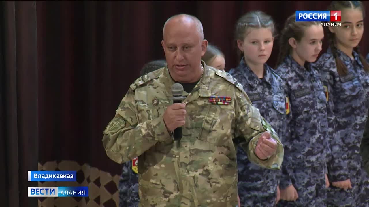 Шестиклассники первой архонской школы получили кадетские удостоверения