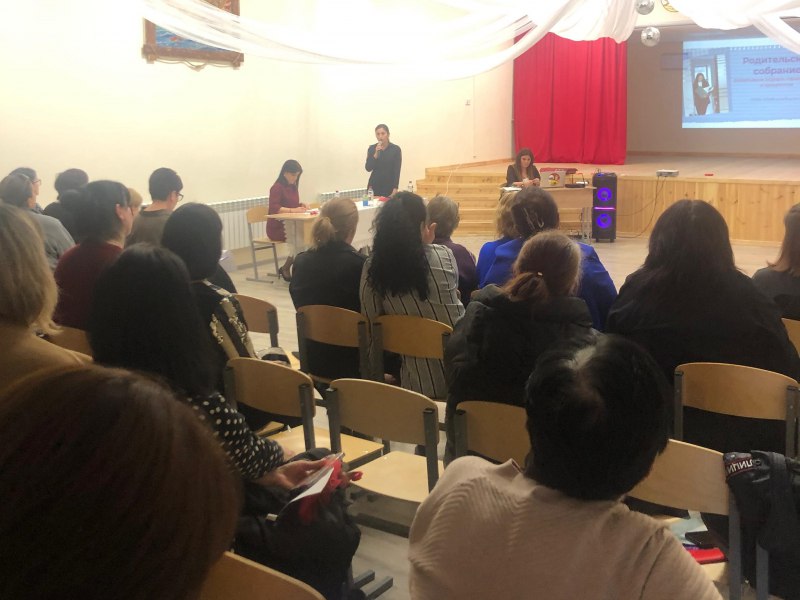 В Северной Осетии инспектор ПДН отдела полиции Правобережного района провела правовую лекцию для родителей школьников В Северной Осетии инспектор ПДН отдела полиции Правобережного района провела правовую лекцию для родителей школьников