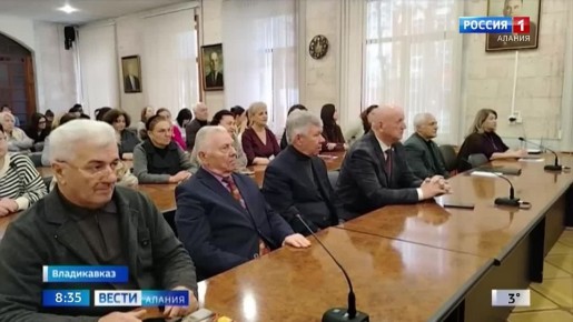 Михаилу Шаталову и Музаферу Дзасохову вручили юбилейные медали Минобороны