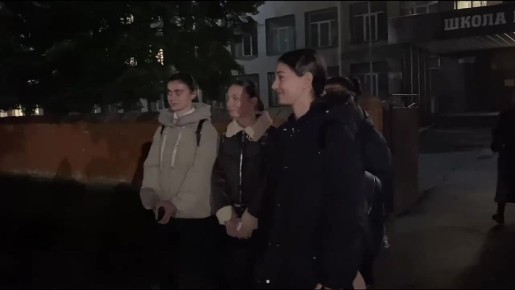 Сотрудники Госавтоинспекции Кировского района помогают школьникам стать заметнее на дороге