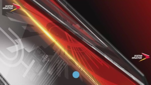 За плечами выпускника Владикавказского института моды работа в конгломерате Benetton, учеба в Папском Григорианском университете, раскопки в Римском форуме и сценография различных фестивалей и оперных постановок