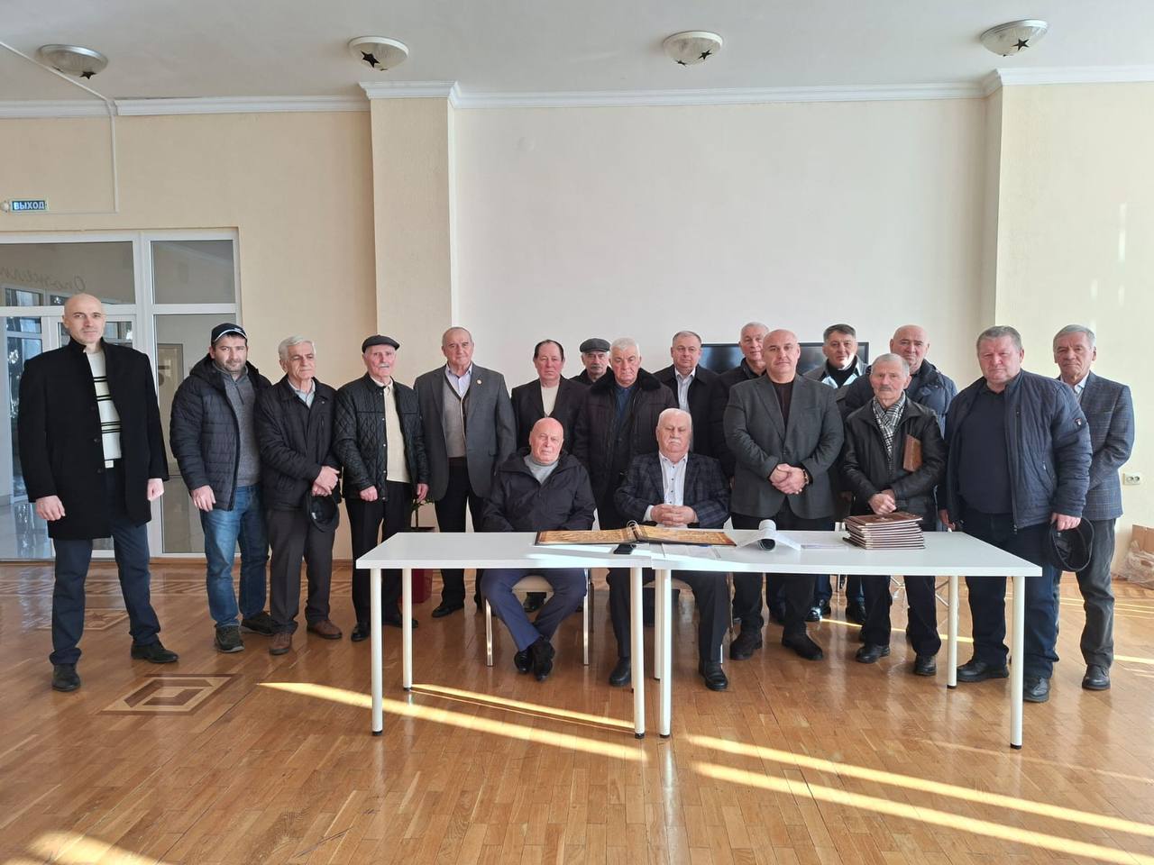 В Национальной Научной библиотеке состоялась встреча представителей фамильных советов Осетии В Национальной Научной библиотеке состоялась встреча представителей фамильных советов Осетии