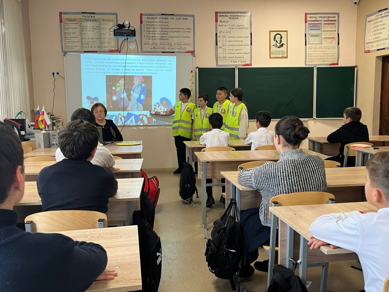 В рамках профилактики дорожно-транспортных происшествий с участием несовершеннолетних инспекторы ДПС Госавтоинспекции Дигорского района встретились со школьниками В рамках профилактики дорожно-транспортных происшествий с участием несовершеннолетних инспекторы ДПС Госавтоинспекции Дигорского района встретились со школьниками