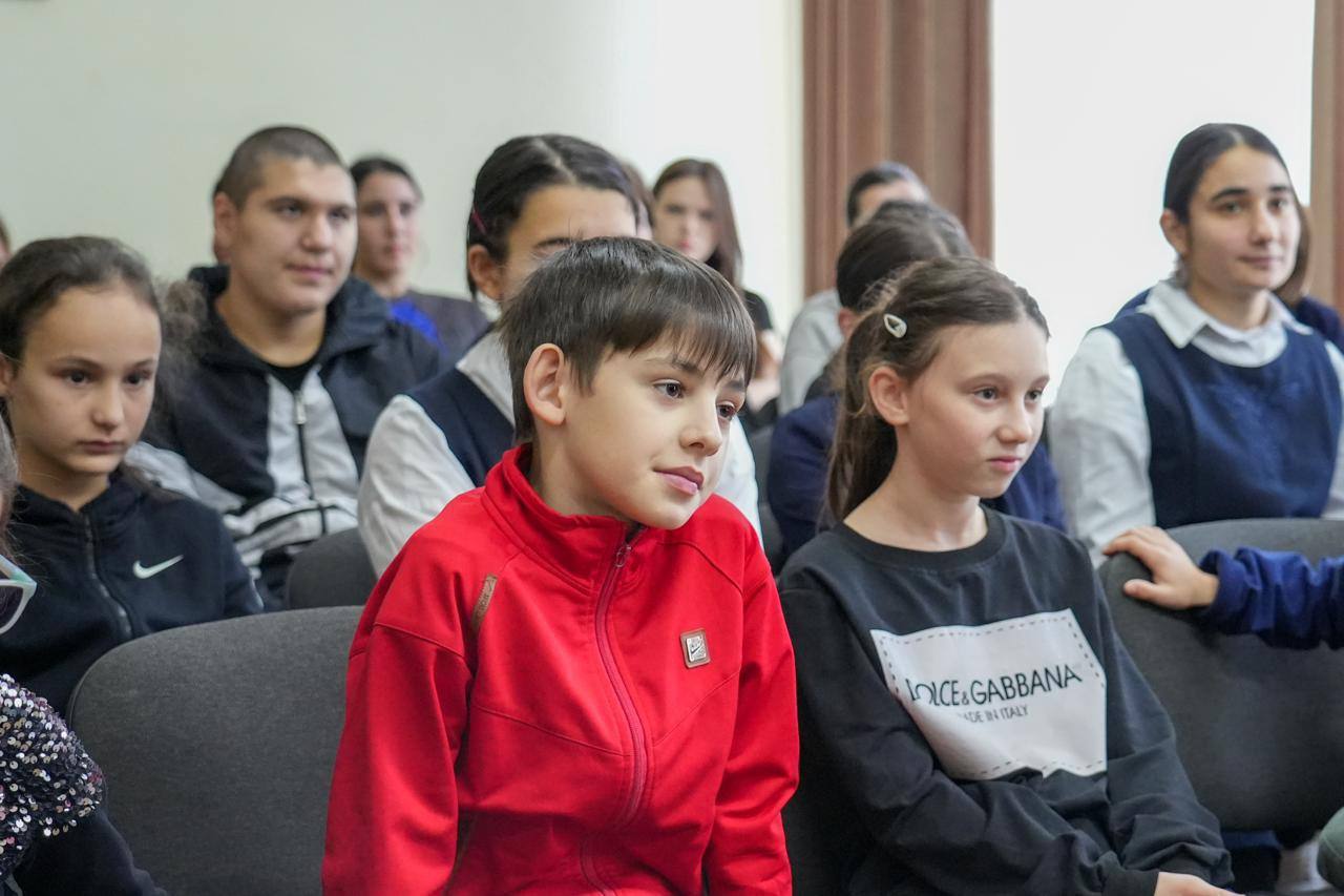 Сергей Меняйло: Посетил Центр содействия семейному воспитанию «Хуры тын» во Владикавказе Сергей Меняйло: Посетил Центр содействия семейному воспитанию «Хуры тын» во Владикавказе