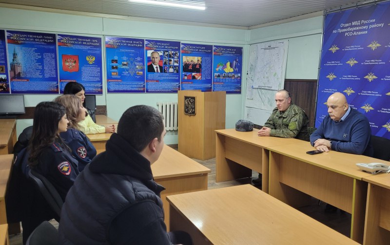 В Северной Осетии в День Героев Отечества полицейские Правобережного района организовали Урок мужества с участием ветеранов ОВД и СВО В Северной Осетии в День Героев Отечества полицейские Правобережного района организовали Урок мужества с участием ветеранов ОВД и СВО