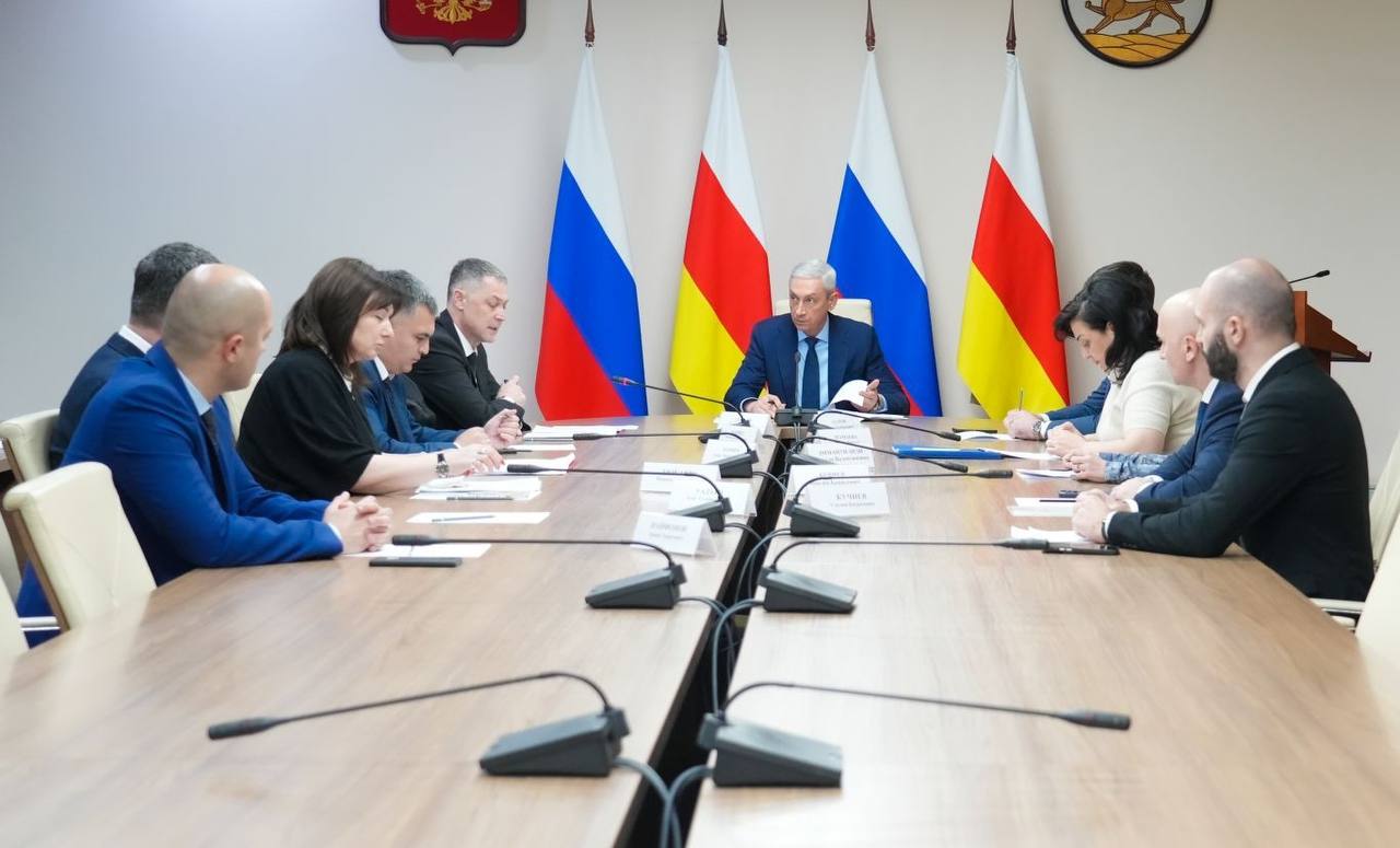 Вопросы предоставления мер поддержки представителям бизнеса, а также гражданам, желающим заниматься собственным делом, обсуждались на совещании Председателя Правительства РСО – Алания Бориса Джанаева