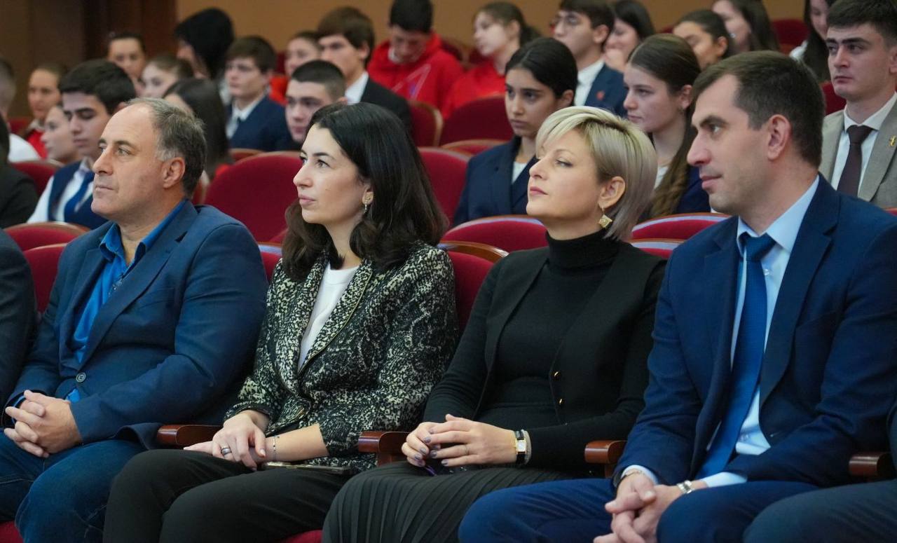 Председатель Правительства РСО-Алания Борис Джанаев принял участие в работе конференции регионального отделения общероссийского общественно-государственного движения детей и молодежи «Движение первых» РСО – Алания, которая... Председатель Правительства РСО-Алания Борис Джанаев принял участие в работе конференции регионального отделения общероссийского общественно-государственного движения детей и молодежи «Движение первых» РСО – Алания, которая...