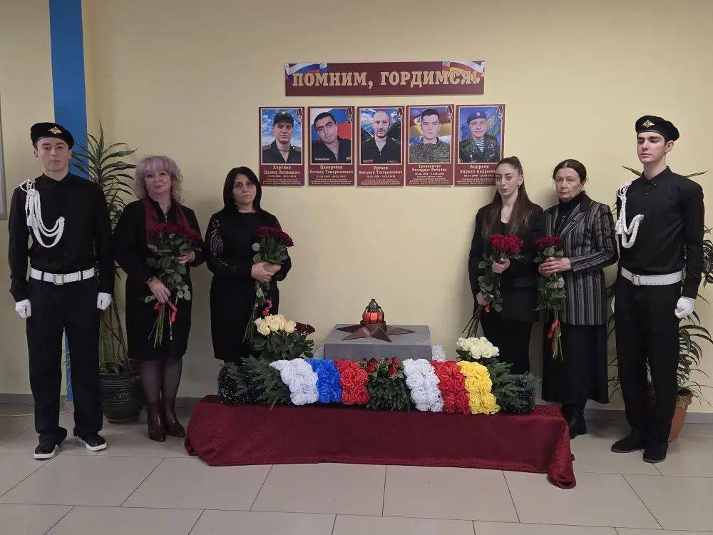 В школе №38 Владикавказа прошла патриотическая акция, приуроченная ко Дню Героев Отечества