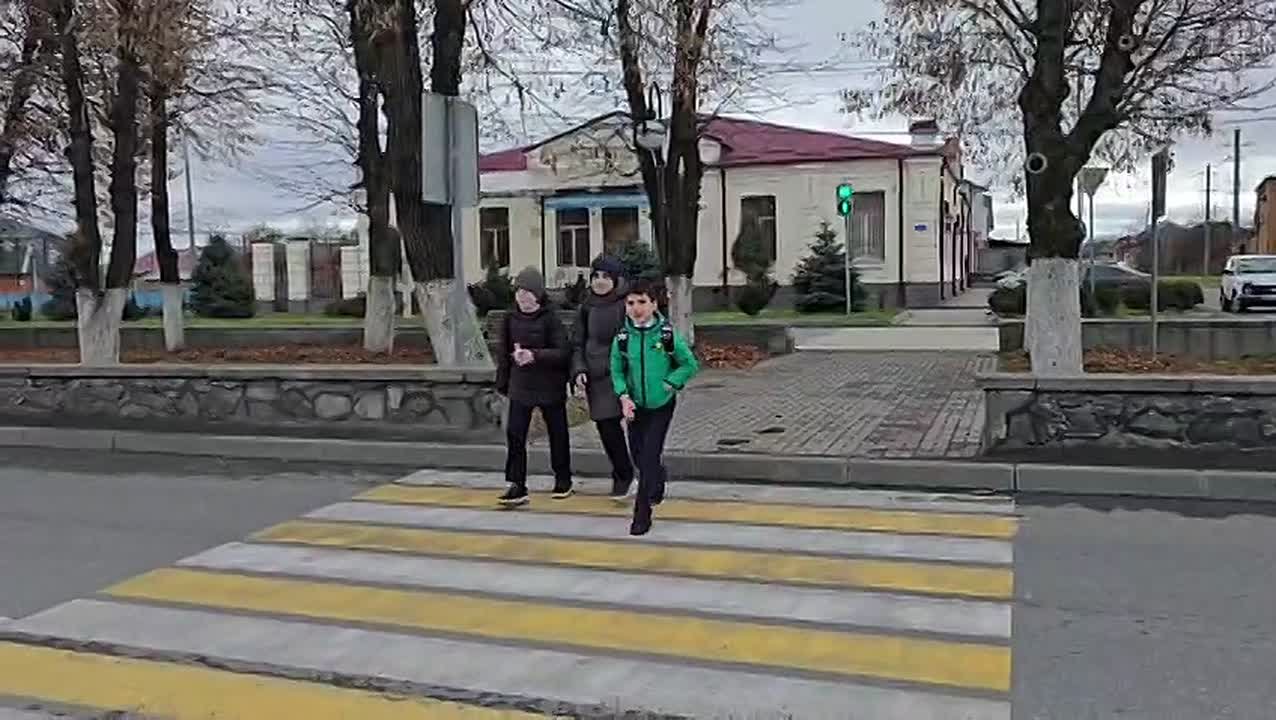 Сотрудники Госавтоинспекции провели акцию «Засветись!» в городе Ардон Северной Осетии