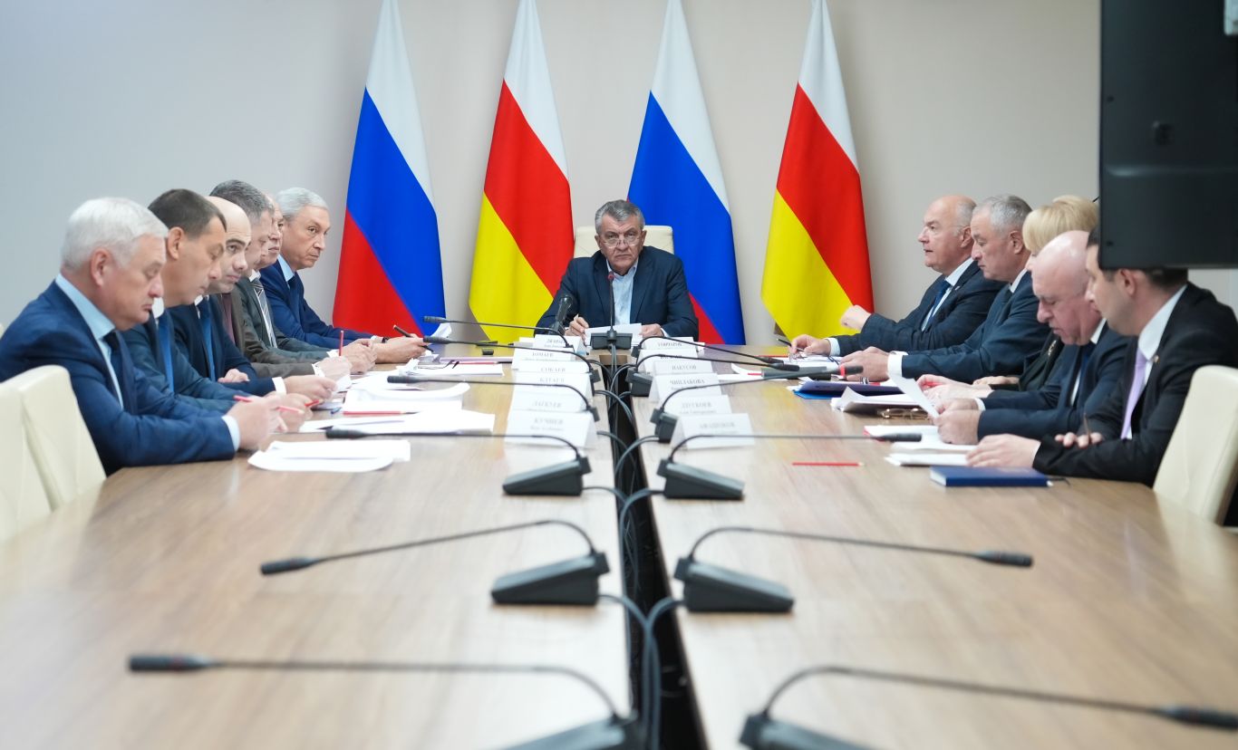 Чествуем юных патриотов. Участники конкурса «Герои Победы», который проводился газетой «Владикавказ» совместно с Организационно-методическим центром Управления образования АМС города, с нетерпением ждали момента награждения Чествуем юных патриотов. Участники конкурса «Герои Победы», который проводился газетой «Владикавказ» совместно с Организационно-методическим центром Управления образования АМС города, с нетерпением ждали момента награждения