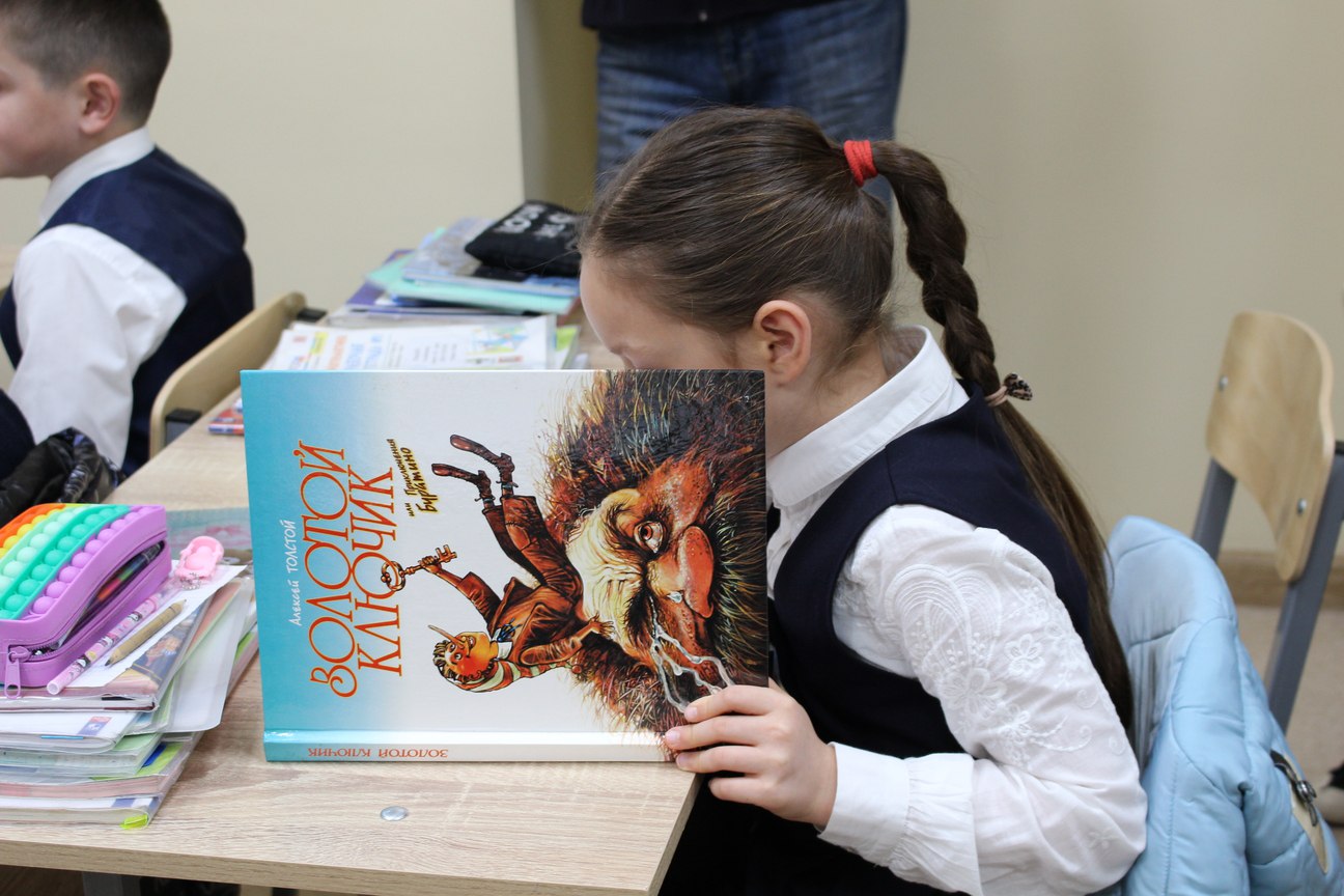 Чествуем юных патриотов. Участники конкурса «Герои Победы», который проводился газетой «Владикавказ» совместно с Организационно-методическим центром Управления образования АМС города, с нетерпением ждали момента награждения Чествуем юных патриотов. Участники конкурса «Герои Победы», который проводился газетой «Владикавказ» совместно с Организационно-методическим центром Управления образования АМС города, с нетерпением ждали момента награждения