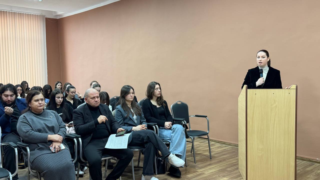 Диалог о единстве: в преддверии Дня Конституции РФ представители Избирательной комиссии РСО-Алания приняли участие в работе круглого стола Диалог о единстве: в преддверии Дня Конституции РФ представители Избирательной комиссии РСО-Алания приняли участие в работе круглого стола