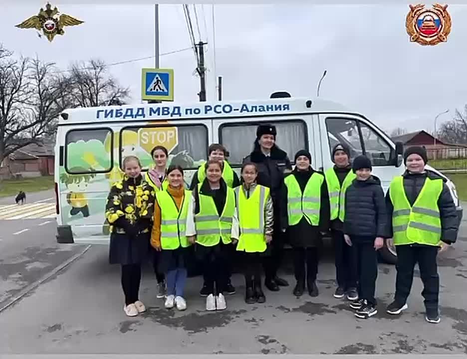 В рамках профилактического мероприятия «Засветись» и посредством агитационного автобуса ГИБДД, сотрудниками Госавтоинспекции Правобережного района проведена ознакомительная экскурсия «Шагающий автобус» для отряда ЮИД МБОУ...