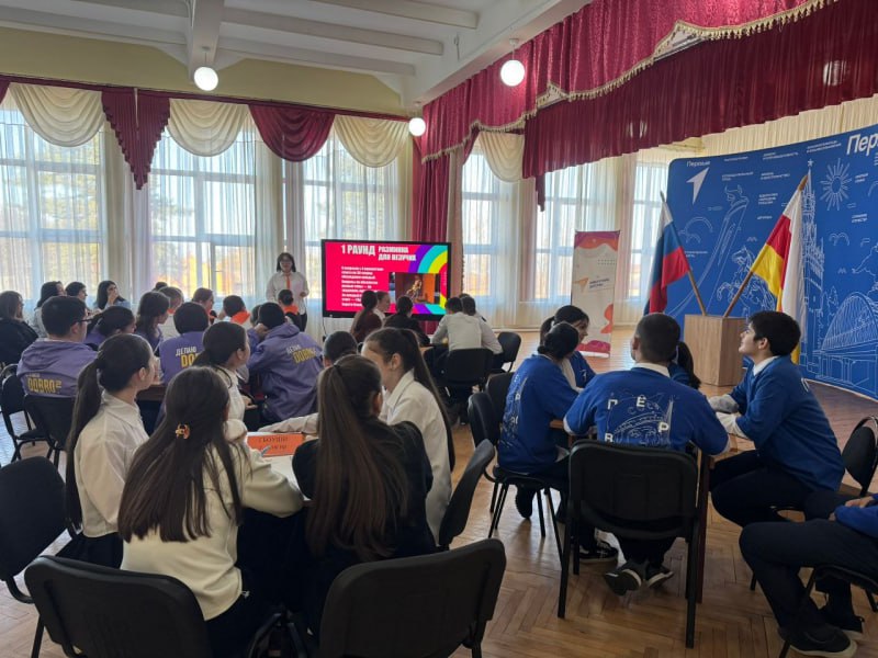 Общественник при ОМВД Алагирского района Северной Осетии стал одним из организаторов интеллектуальной игры, приуроченной ко Дню Конституции