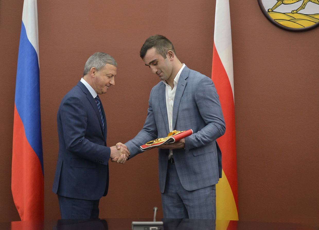 Любители бокса сегодня празднуют триумф Мурата Гассиева!