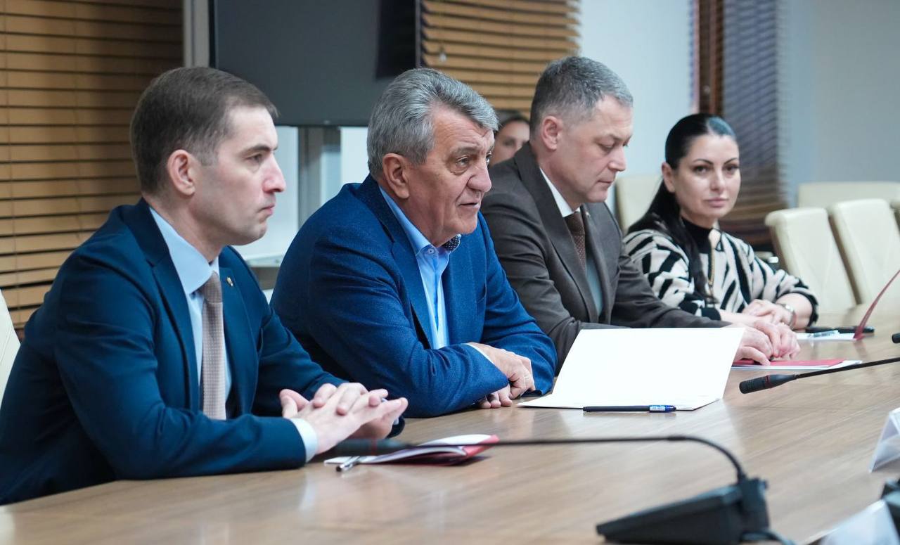 Глава РСО – Алания Сергей Меняйло провел встречу с представителями иностранных средств массовой информации, прибывшими в республику в рамках пресс-тура Глава РСО – Алания Сергей Меняйло провел встречу с представителями иностранных средств массовой информации, прибывшими в республику в рамках пресс-тура