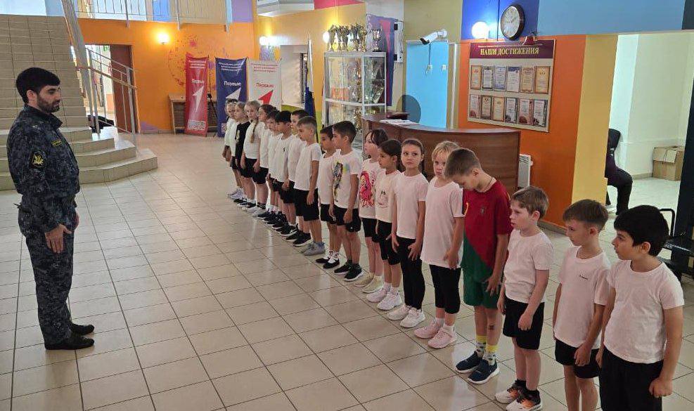 Два года назад в районное отделение судебных приставов поселка Угольные Копи на Чукотке поступил на службу Альберт Дзодзиков Два года назад в районное отделение судебных приставов поселка Угольные Копи на Чукотке поступил на службу Альберт Дзодзиков