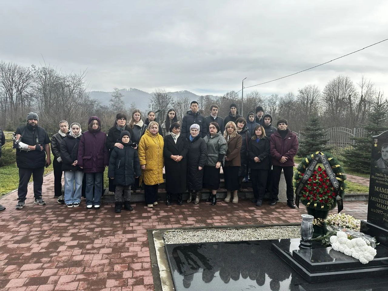 В день рождения героя. 12 декабря, в день рождения командира интернационального батальона полка особого назначения Олега Мамиева (позывной «Мамай»), на Аллее защитников Осетии Мемориала Славы состоялась...