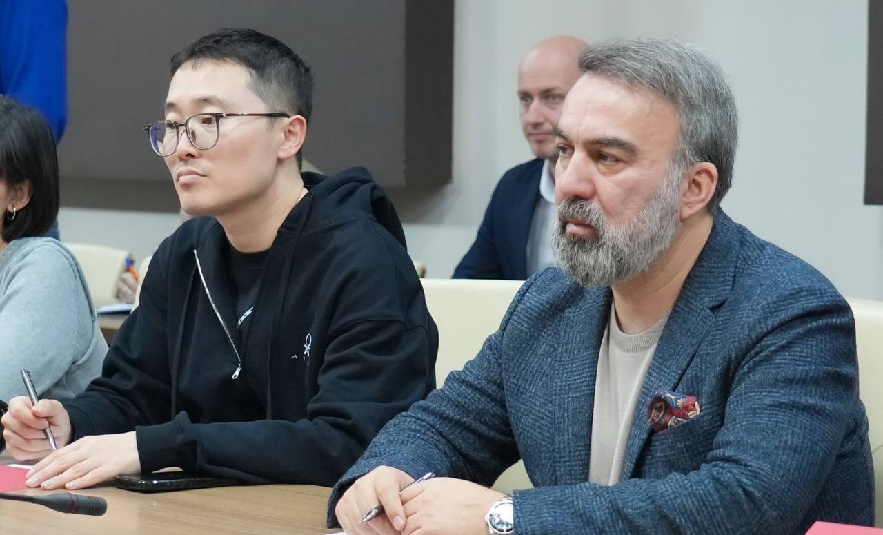 Глава РСО – Алания Сергей Меняйло провел встречу с представителями иностранных средств массовой информации, прибывшими в республику в рамках пресс-тура Глава РСО – Алания Сергей Меняйло провел встречу с представителями иностранных средств массовой информации, прибывшими в республику в рамках пресс-тура