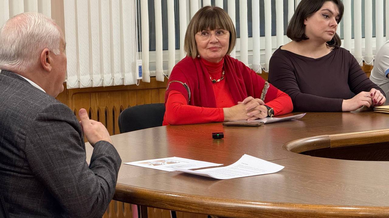 Вячеслав Мильдзихов встретился с участниками проекта «Двор культуры» Вячеслав Мильдзихов встретился с участниками проекта «Двор культуры»