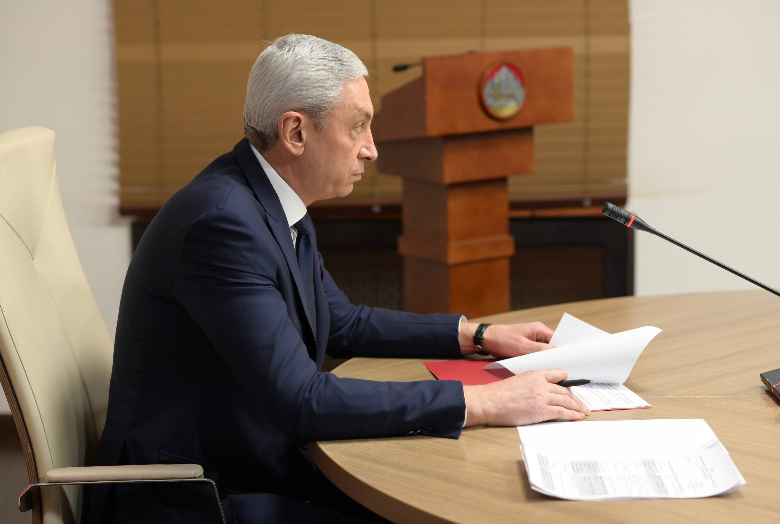 Председатель Правительства РСО – Алания Борис Джанаев провел аппаратное совещание, на котором, в частности, поставил задачу перед руководителями ведомств и служб организовать и проконтролировать работу в новогодние праздники Председатель Правительства РСО – Алания Борис Джанаев провел аппаратное совещание, на котором, в частности, поставил задачу перед руководителями ведомств и служб организовать и проконтролировать работу в новогодние праздники