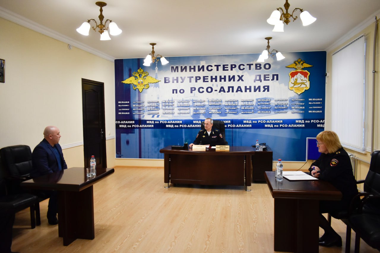 Министр внутренних дел по Республике Северная Осетия-Алания генерал-лейтенант полиции Демьян Лаптев провёл личный приём граждан Министр внутренних дел по Республике Северная Осетия-Алания генерал-лейтенант полиции Демьян Лаптев провёл личный приём граждан
