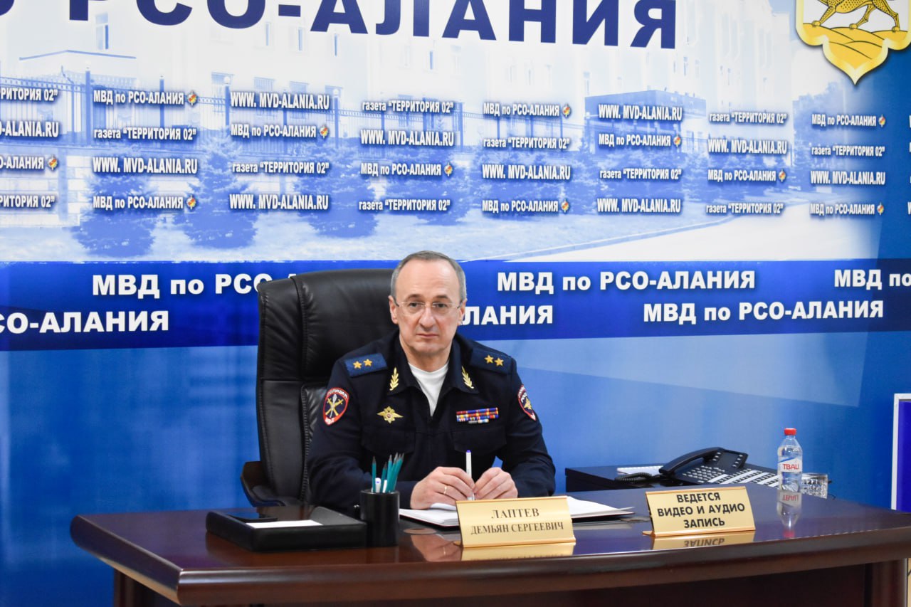 Министр внутренних дел по Республике Северная Осетия-Алания генерал-лейтенант полиции Демьян Лаптев провёл личный приём граждан