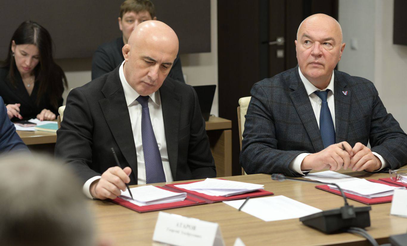 Председатель Правительства РСО – Алания Борис Джанаев провел заседание кабинета министров, на котором были рассмотрены более пятидесяти вопросов, касающихся социально-экономического развития республики и благополучия граждан Председатель Правительства РСО – Алания Борис Джанаев провел заседание кабинета министров, на котором были рассмотрены более пятидесяти вопросов, касающихся социально-экономического развития республики и благополучия граждан