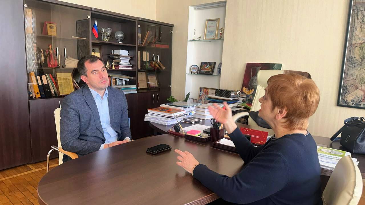Министр культуры РСО-Алания посетил Республиканский лицей искусств Министр культуры РСО-Алания посетил Республиканский лицей искусств