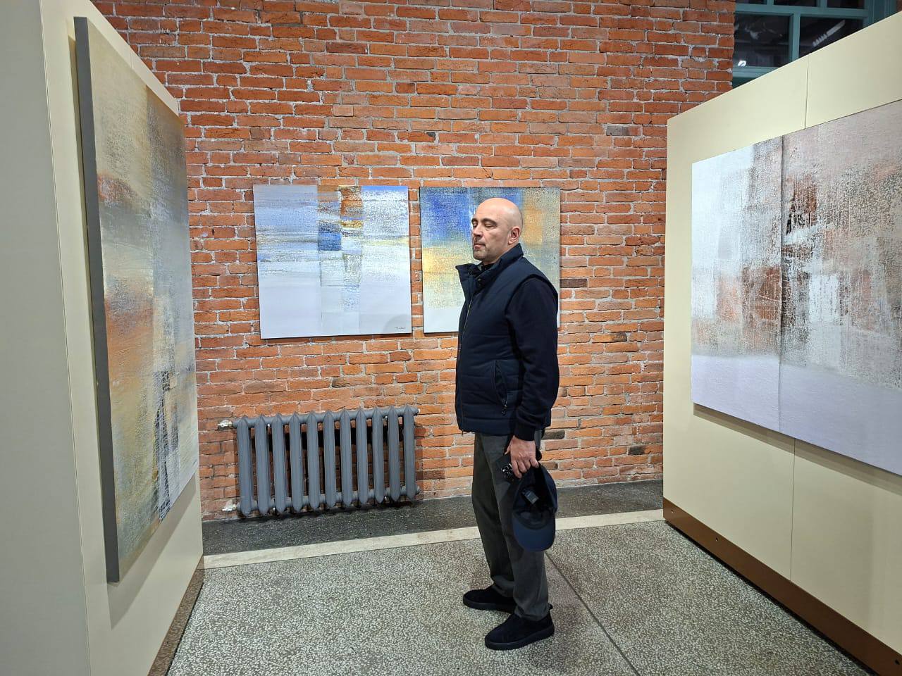 В Национальном музее РСО-А открылась выставка работ народного художника Осетии Ахсара Есенова В Национальном музее РСО-А открылась выставка работ народного художника Осетии Ахсара Есенова