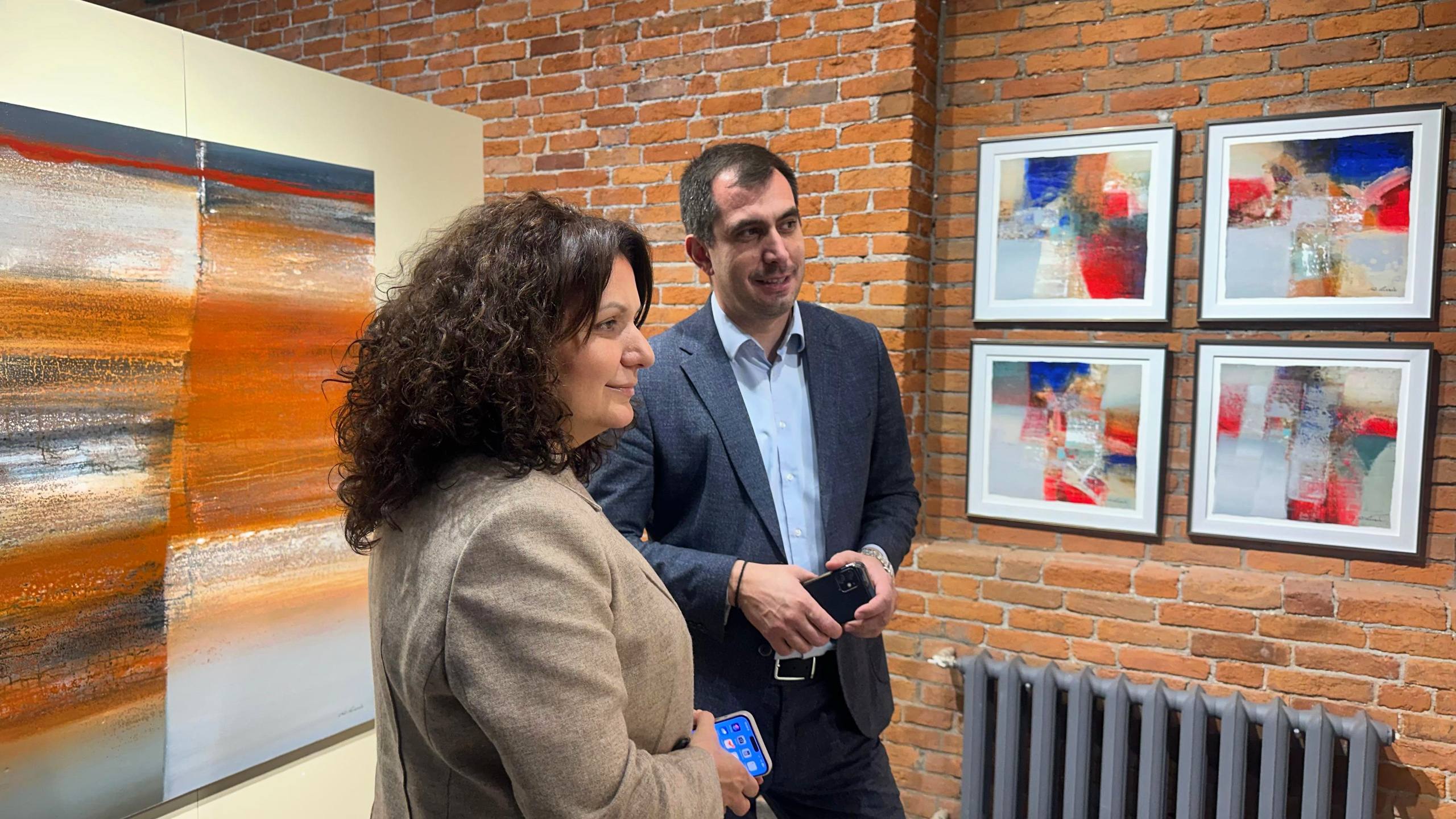 В Выставочном зале Национального музея РСО-Алания открыта выставка Ахсара Есенова «Рельефы тишины» В Выставочном зале Национального музея РСО-Алания открыта выставка Ахсара Есенова «Рельефы тишины»