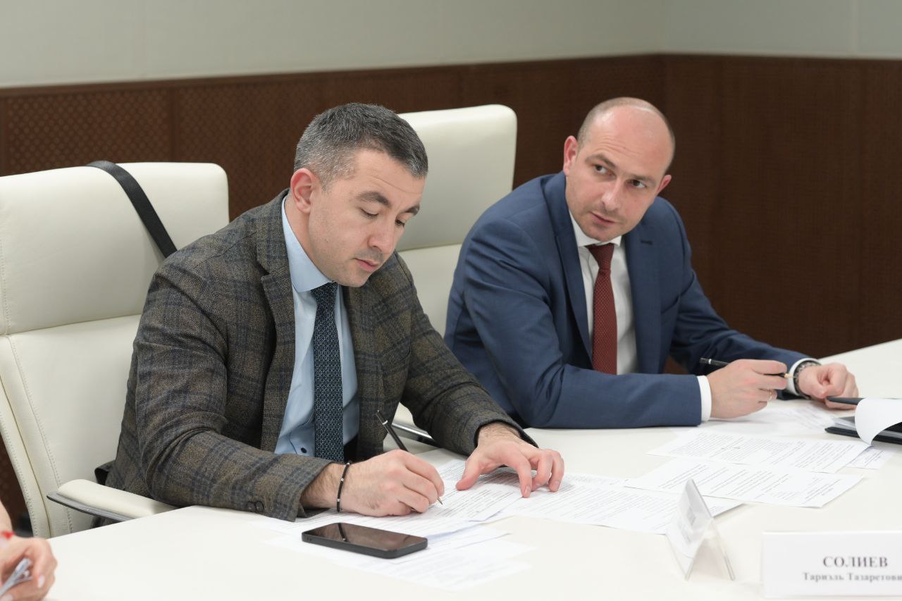 Провел расширенное совещание c главами районов Провел расширенное совещание c главами районов