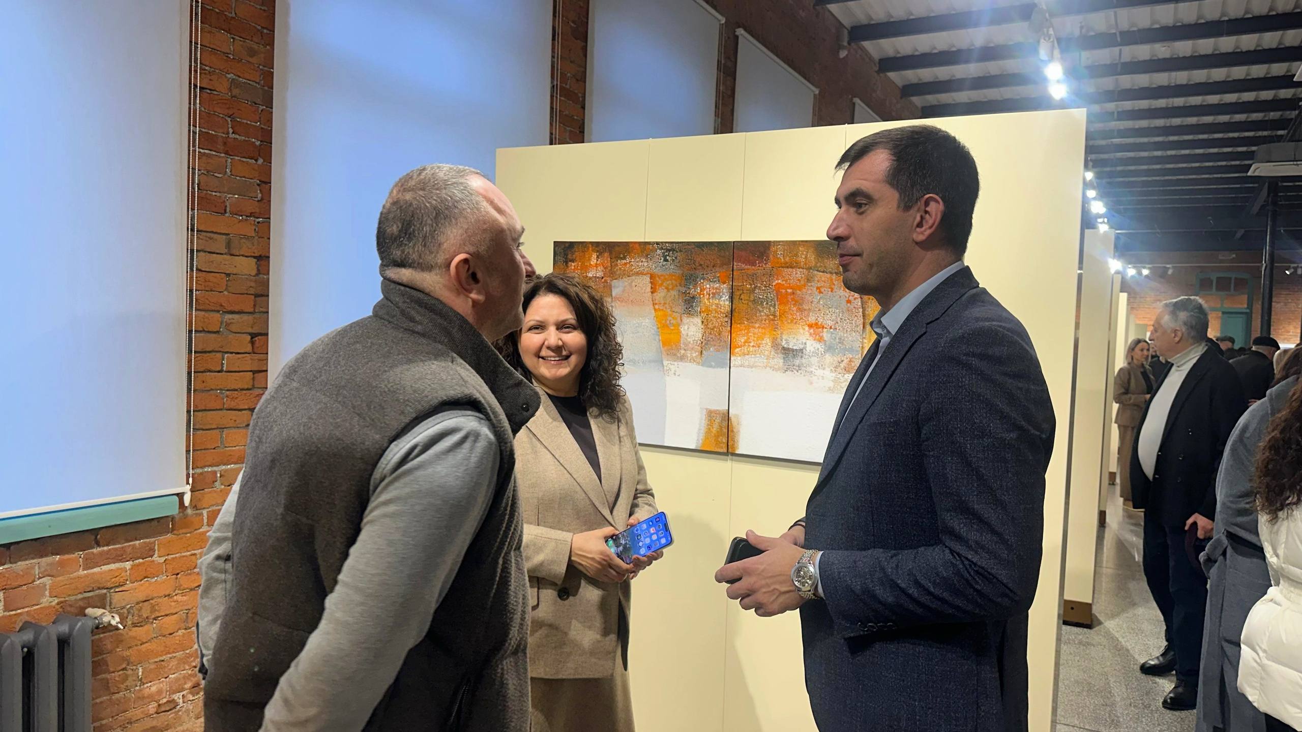 В Выставочном зале Национального музея РСО-Алания открыта выставка Ахсара Есенова «Рельефы тишины» В Выставочном зале Национального музея РСО-Алания открыта выставка Ахсара Есенова «Рельефы тишины»