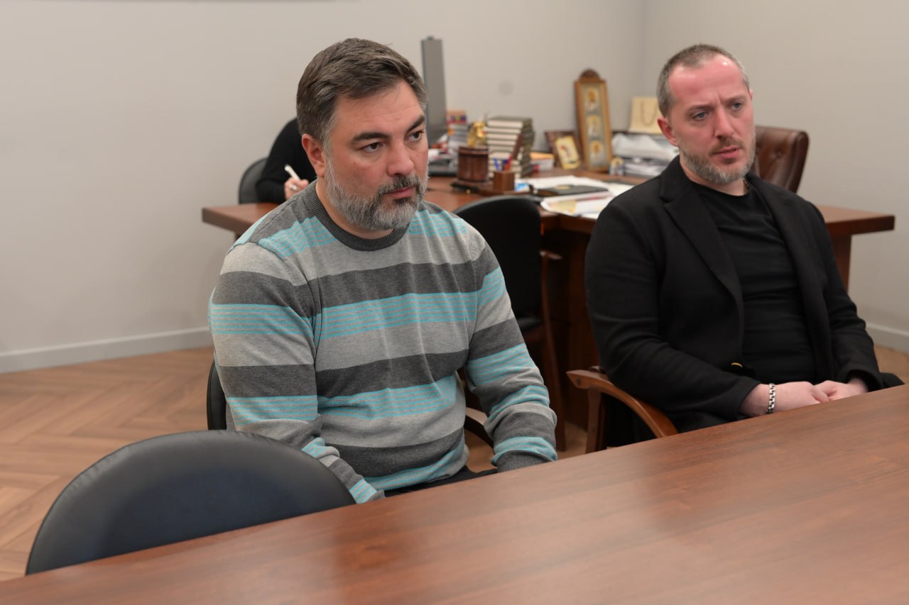 Встретился сегодня со скульптором Ибрагимом Хаевым и Тенгизом Кумаритовым, племянником народного артиста России Булата Газданова Встретился сегодня со скульптором Ибрагимом Хаевым и Тенгизом Кумаритовым, племянником народного артиста России Булата Газданова