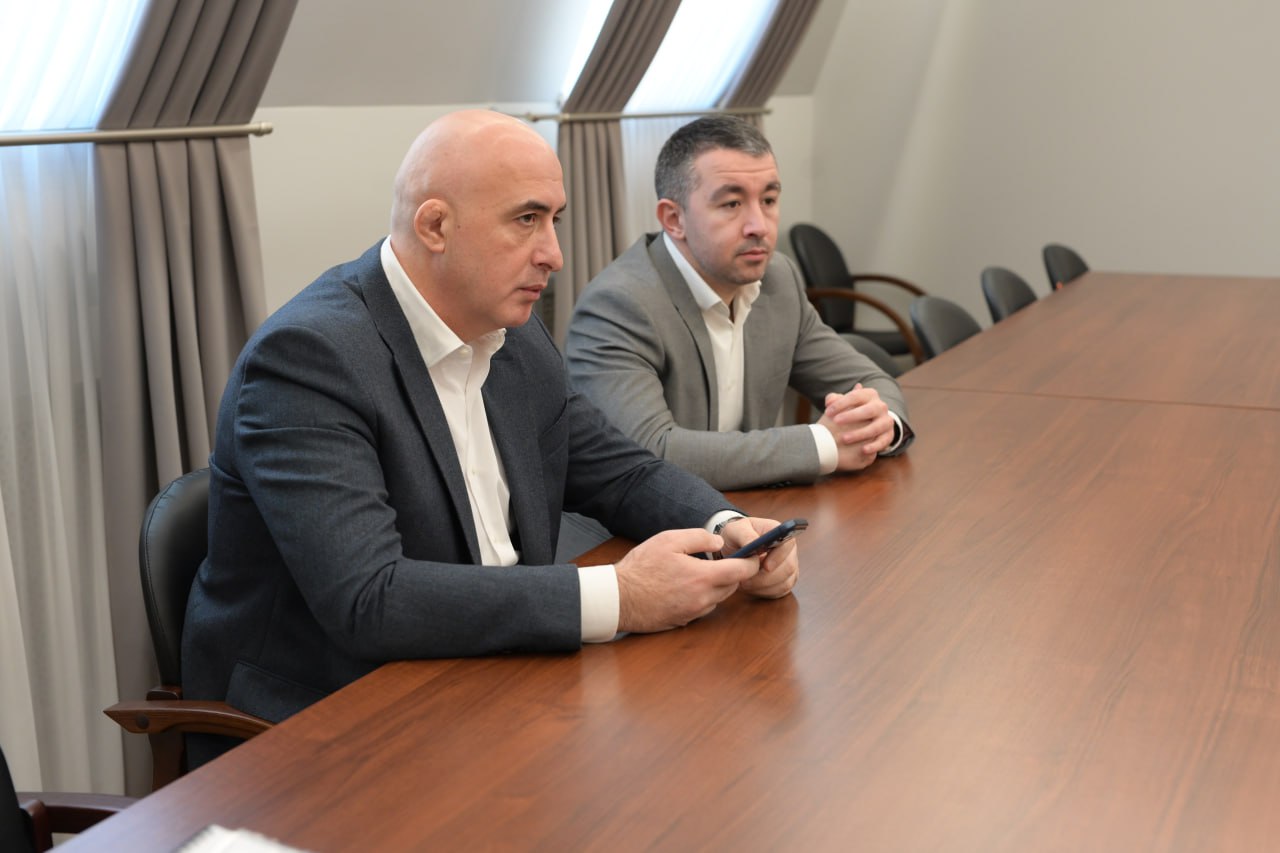 Георгий Отаров провёл встречу со скульптором Ибрагимом Хаевым и Тенгизом Кумаритовым — племянником народного артиста России Булата Газданова